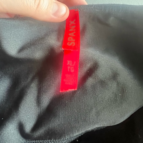 Spanx black legging with snakeskin detail, XL - Picture 2 of 3